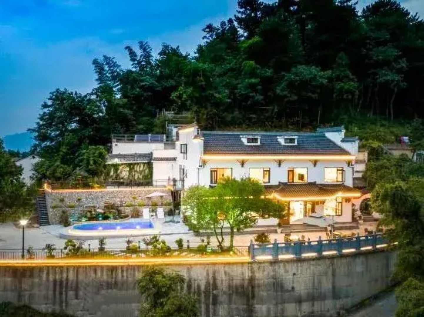 Jiuhuashan Huxiangge Homestay (Meat Body Palace Branch)