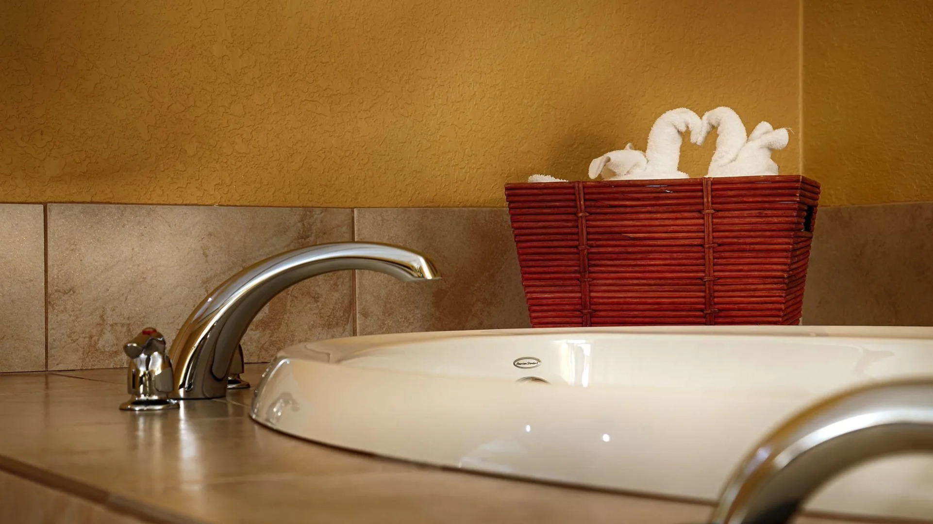 Best Western Plus Yacht Harbor Inn