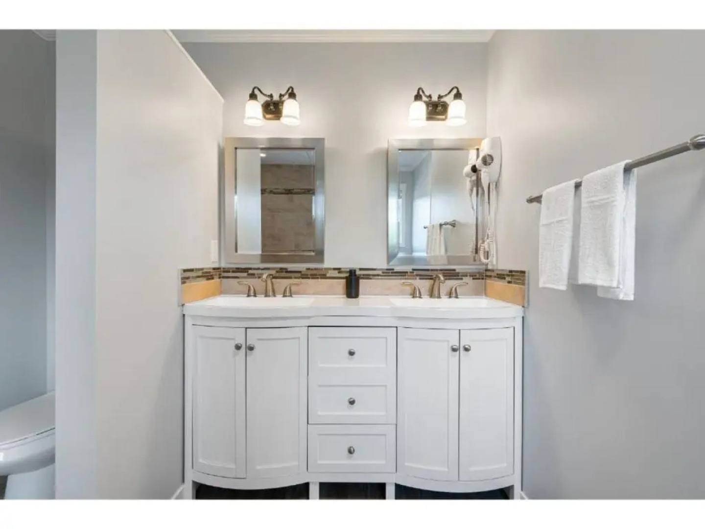 The Riverside I Patio & BBQ I Fire pit I Sleeps 17