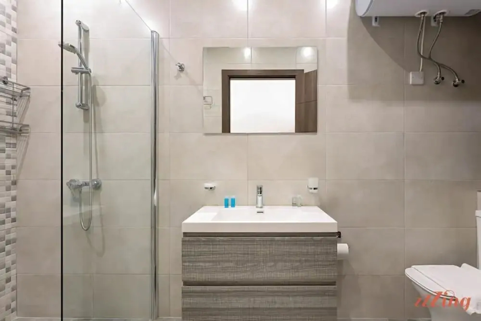 Gem Beachfront Apt With Amazing Bay and Sea Views