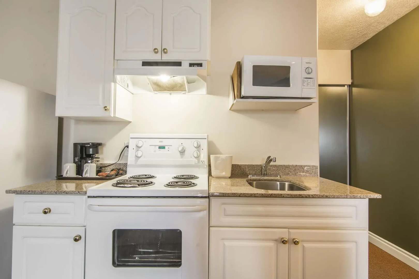 Econo Lodge Inn & Suites