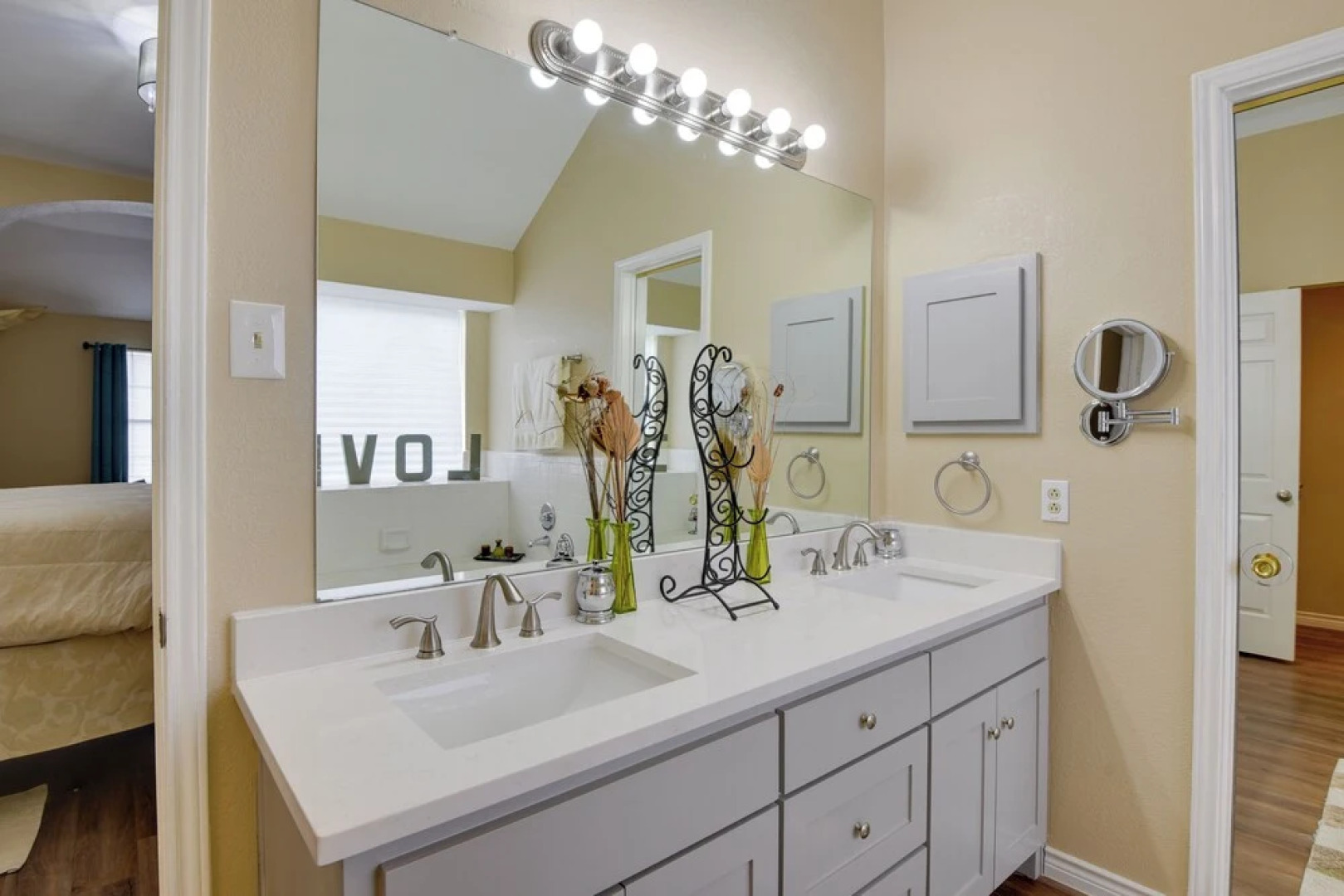 16 Mi to Dtwn Dallas: Spacious Home w/ Yard!