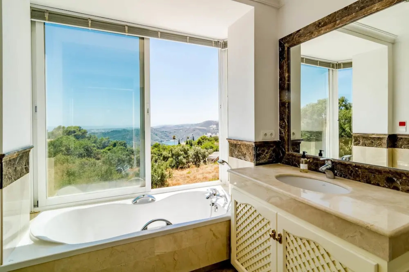 SBCC 2 bedroom villa with breathtaking views Roomservice