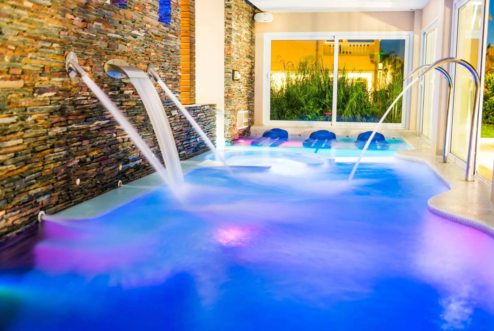 Howard Johnson Hotel & Convention Center by Wyndham, Merlo