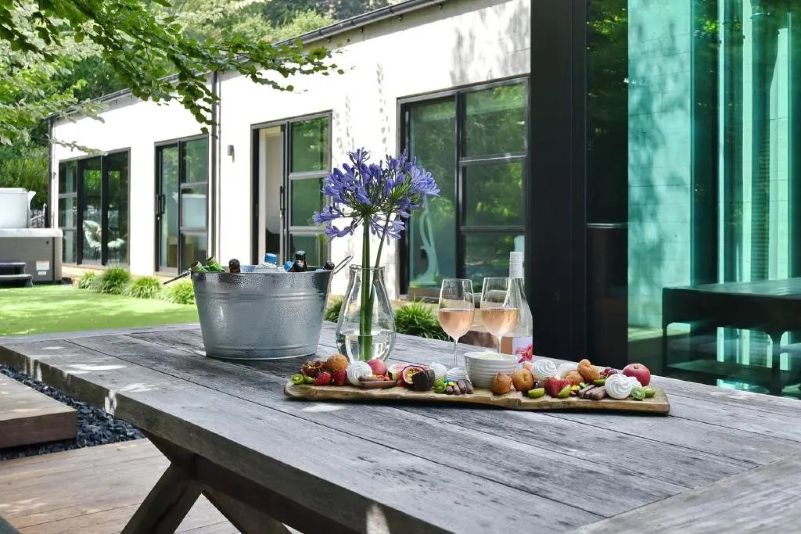 Bridle Path Retreat - Modern Private Luxury