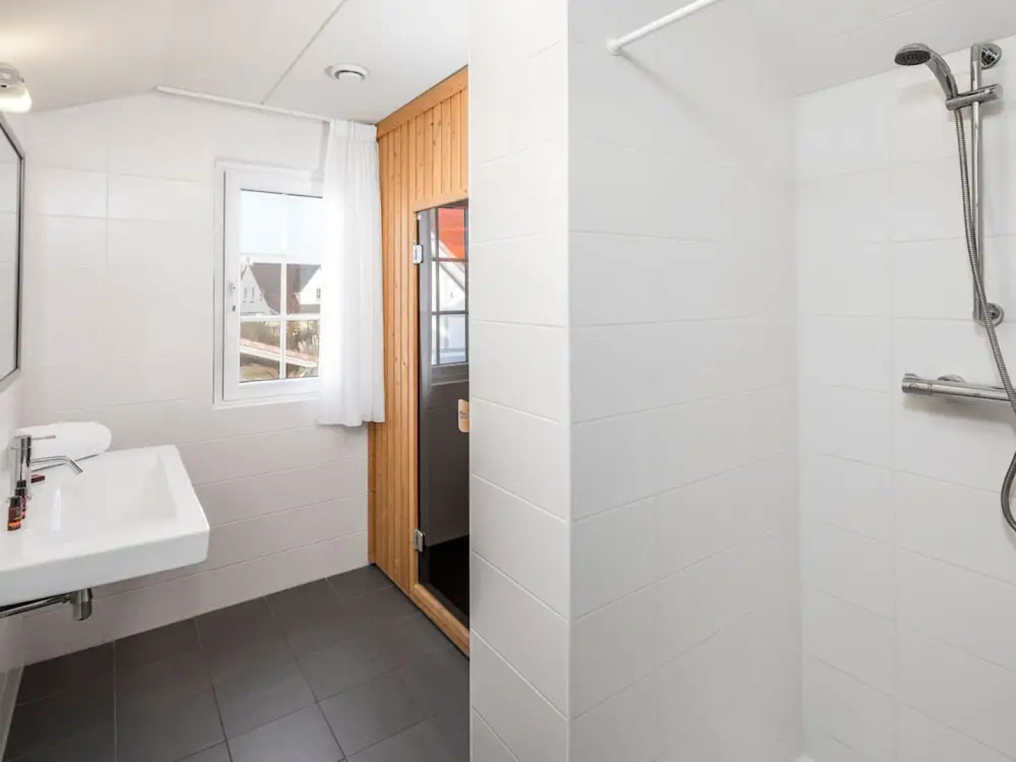 Detached villa with terrace heater, 400 m. from the beach