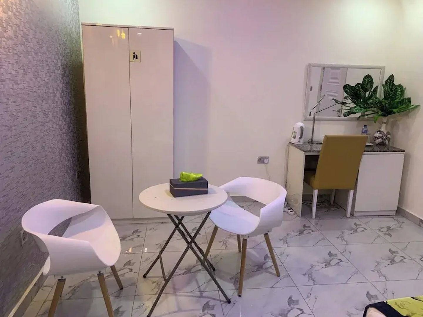 Lushville Hotel and Suites