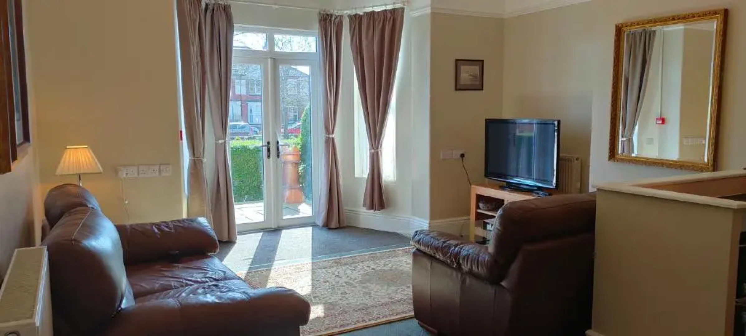 Fishtail House - Stylish Apartments minutes from the sea