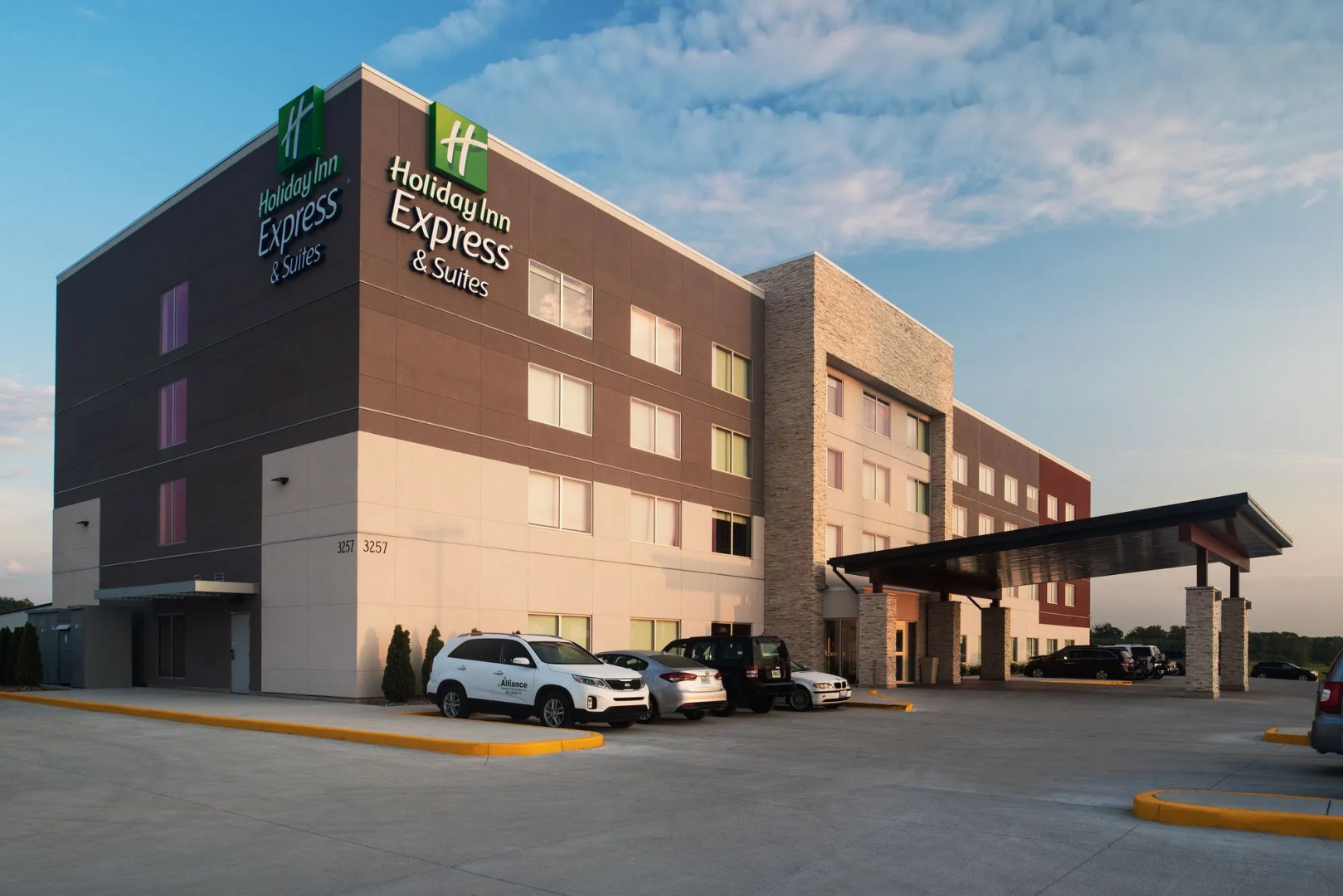 Holiday Inn Express & Suites Kingdom City by IHG