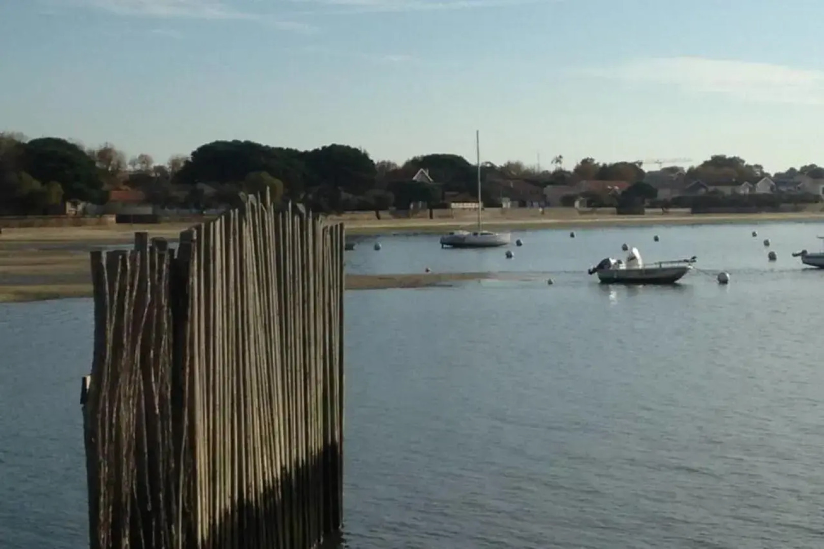 T2*** haut de gamme avec vue bassin