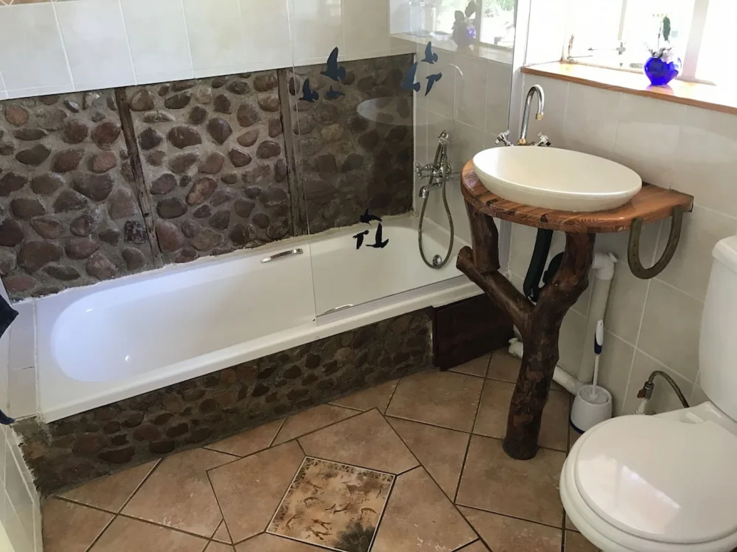 Horseback Africa - Pinto's Lodge