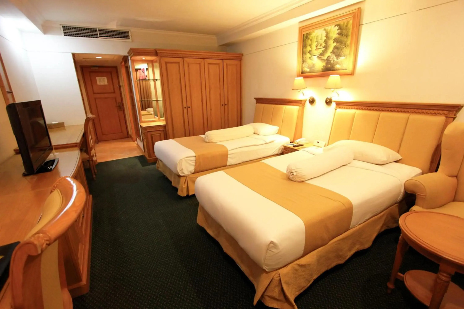 Harmoni Suites Hotel