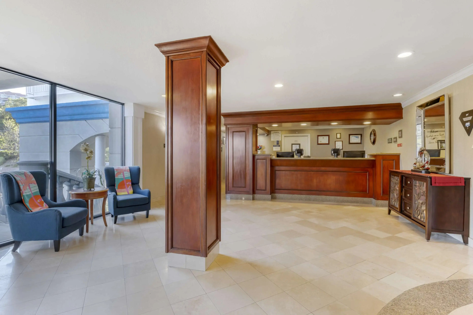 Best Western Plus Marina Shores Hotel