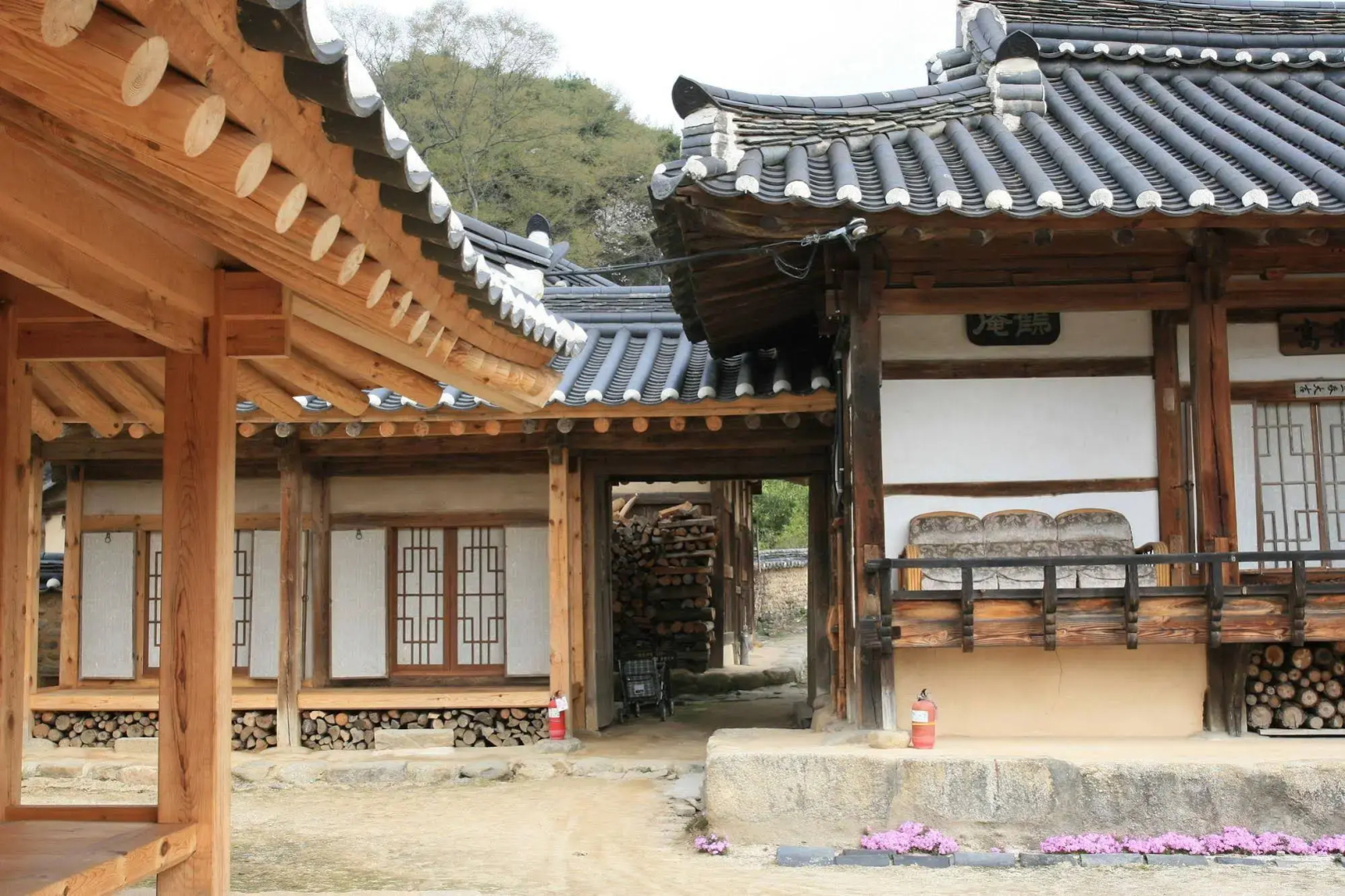 Geochang Choongsindang Donggae Jeongon Gotek