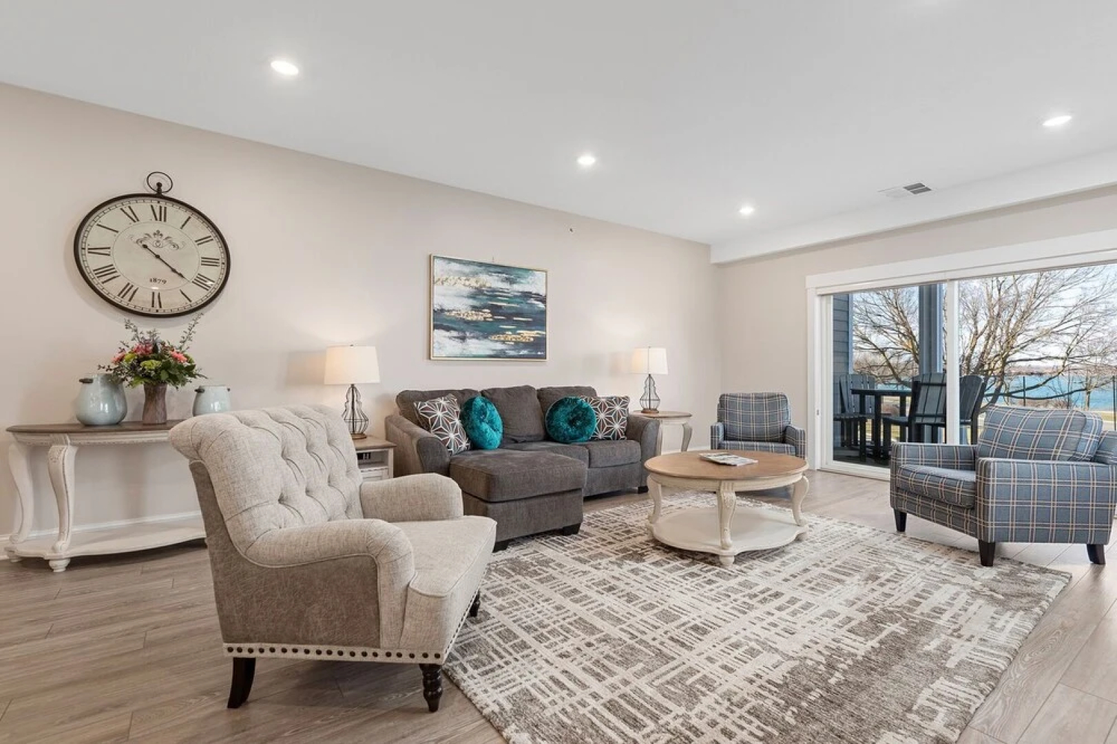 539 Bay St. Lake View Condo Unit 303E