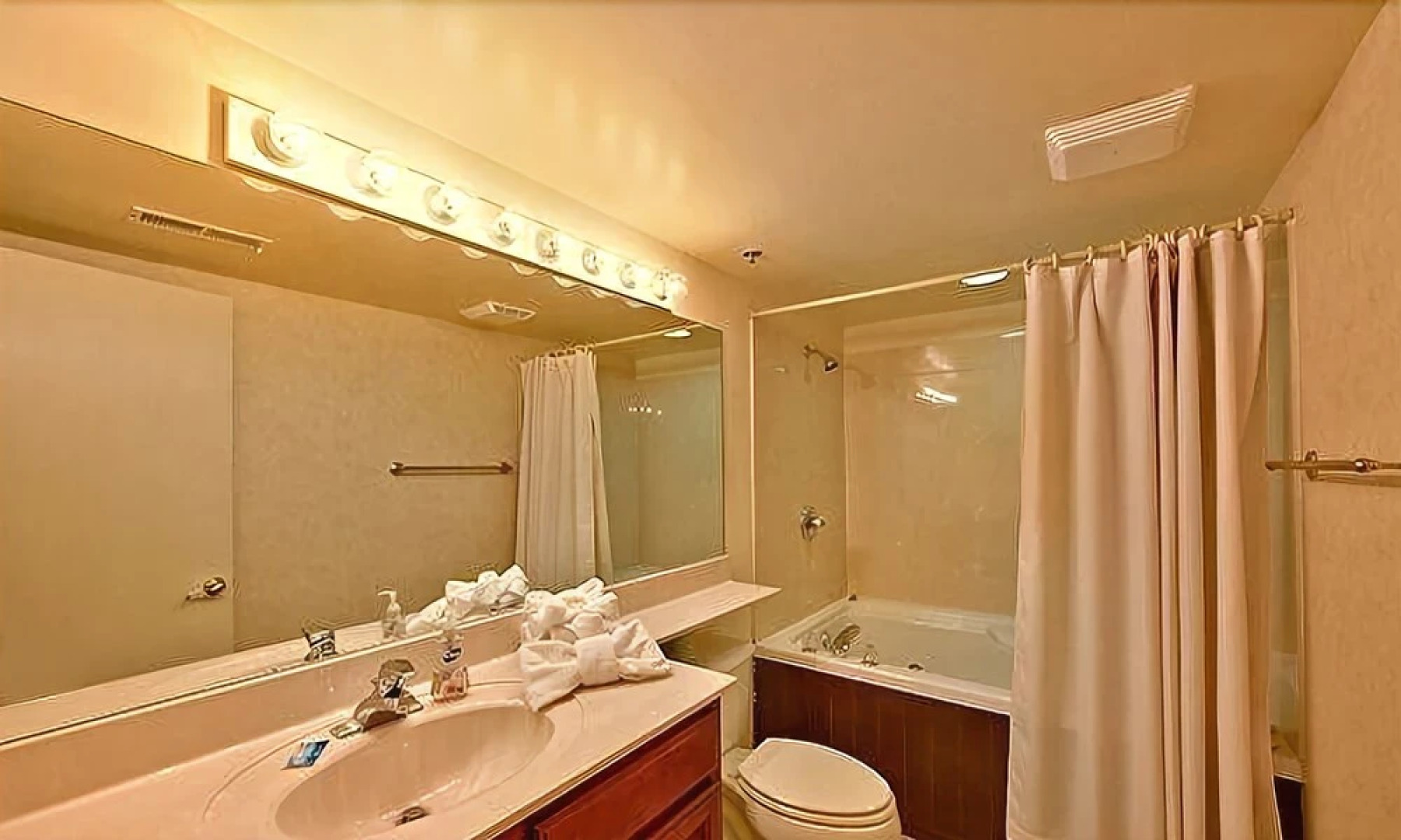Gatehouse Condos 106