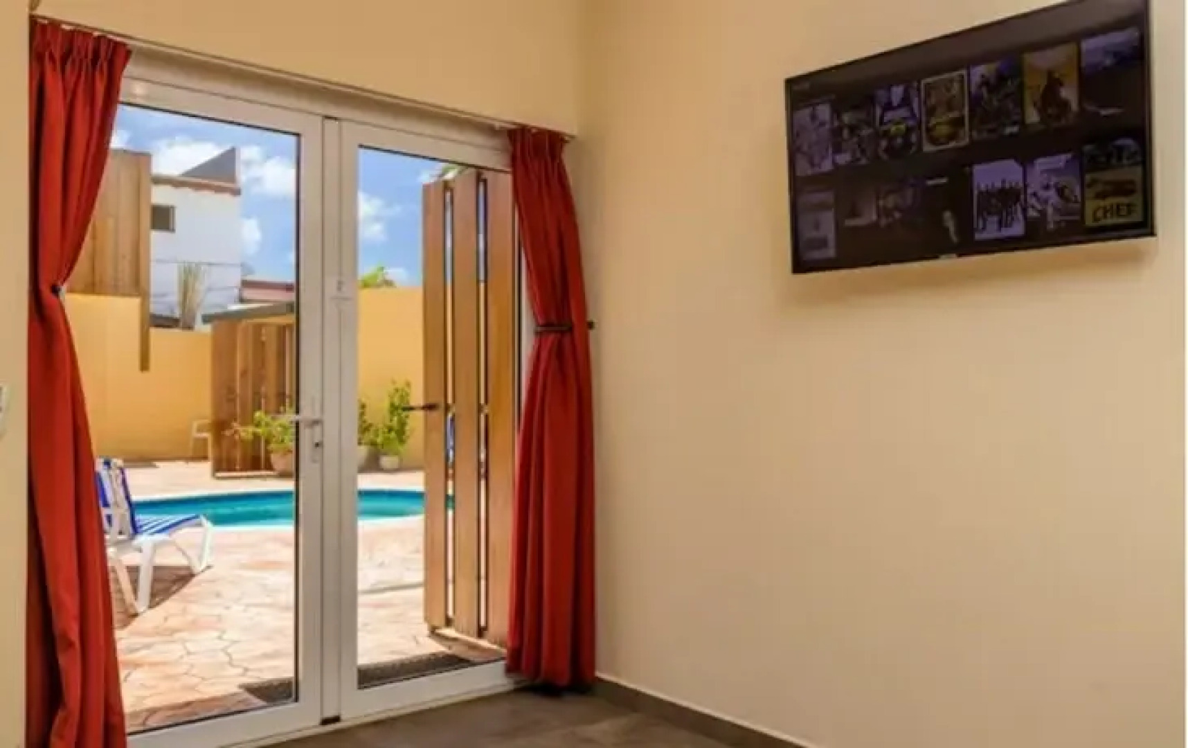 Travelodge Monaco Beach Resort