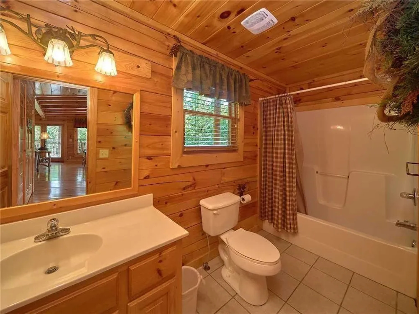 Close to Heaven - Two Bedroom Cabin