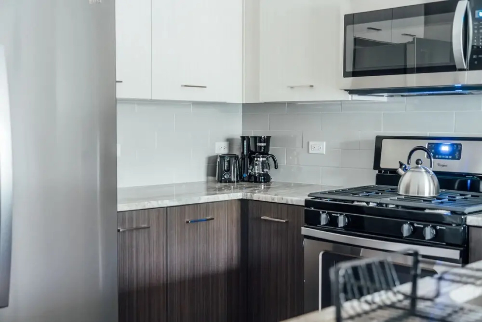 Bright Stylish 2BR Apt in Oak Brook