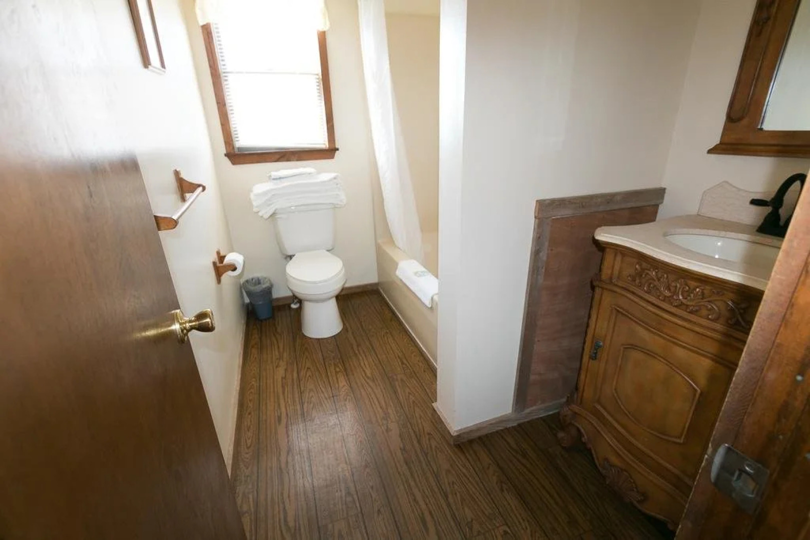 Outer Banks Motel Cape and Tower Cottages