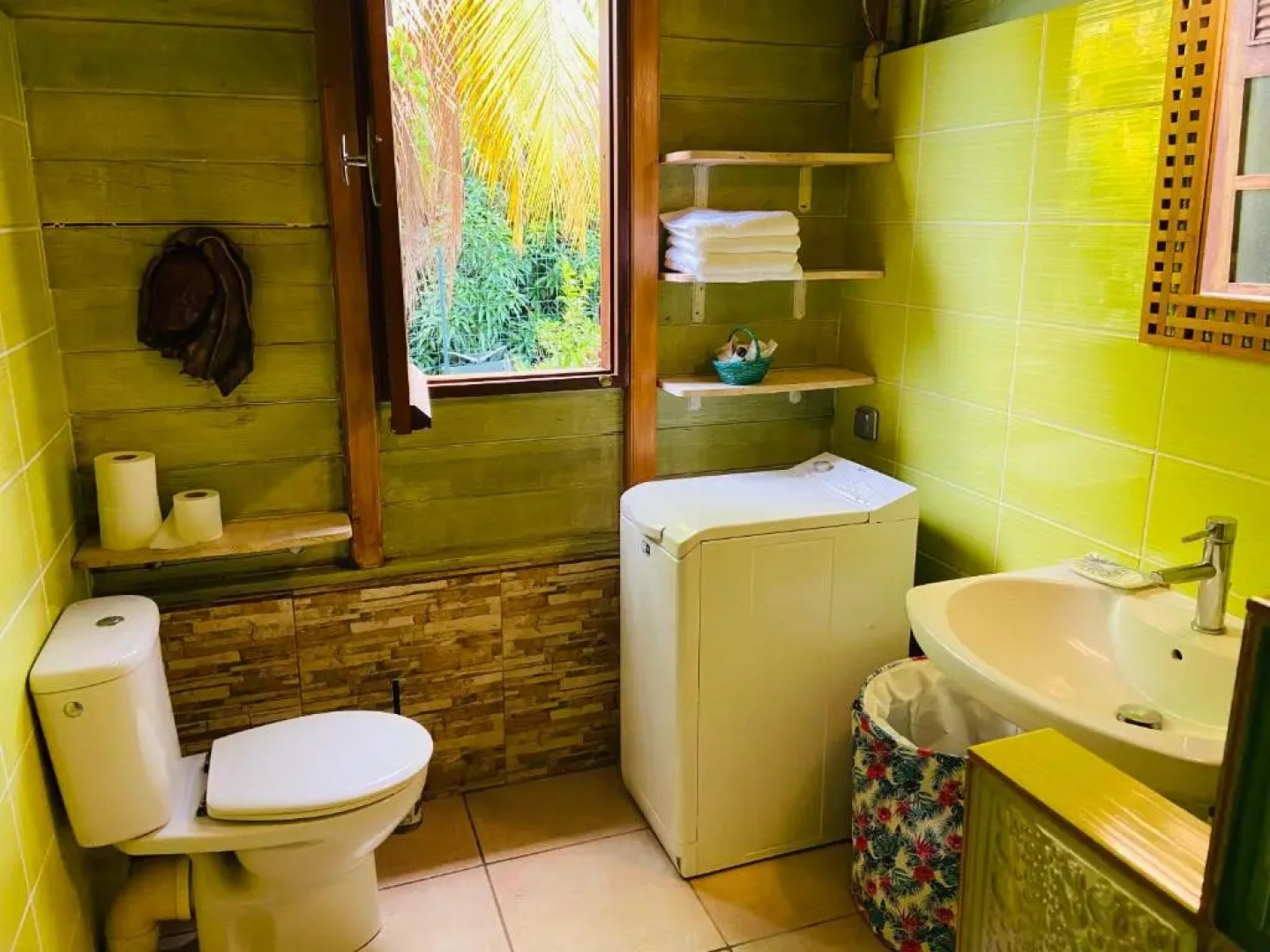 Magnifique Lodge en bois avec piscine et jardin de 800 m2