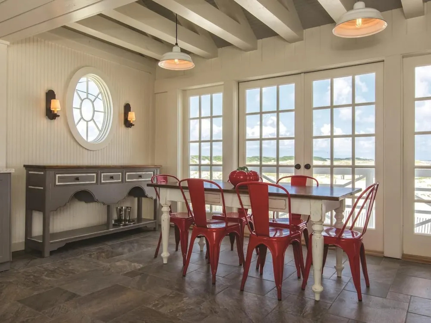 Aunt Pattie's Cottage by Youngs Suncoast