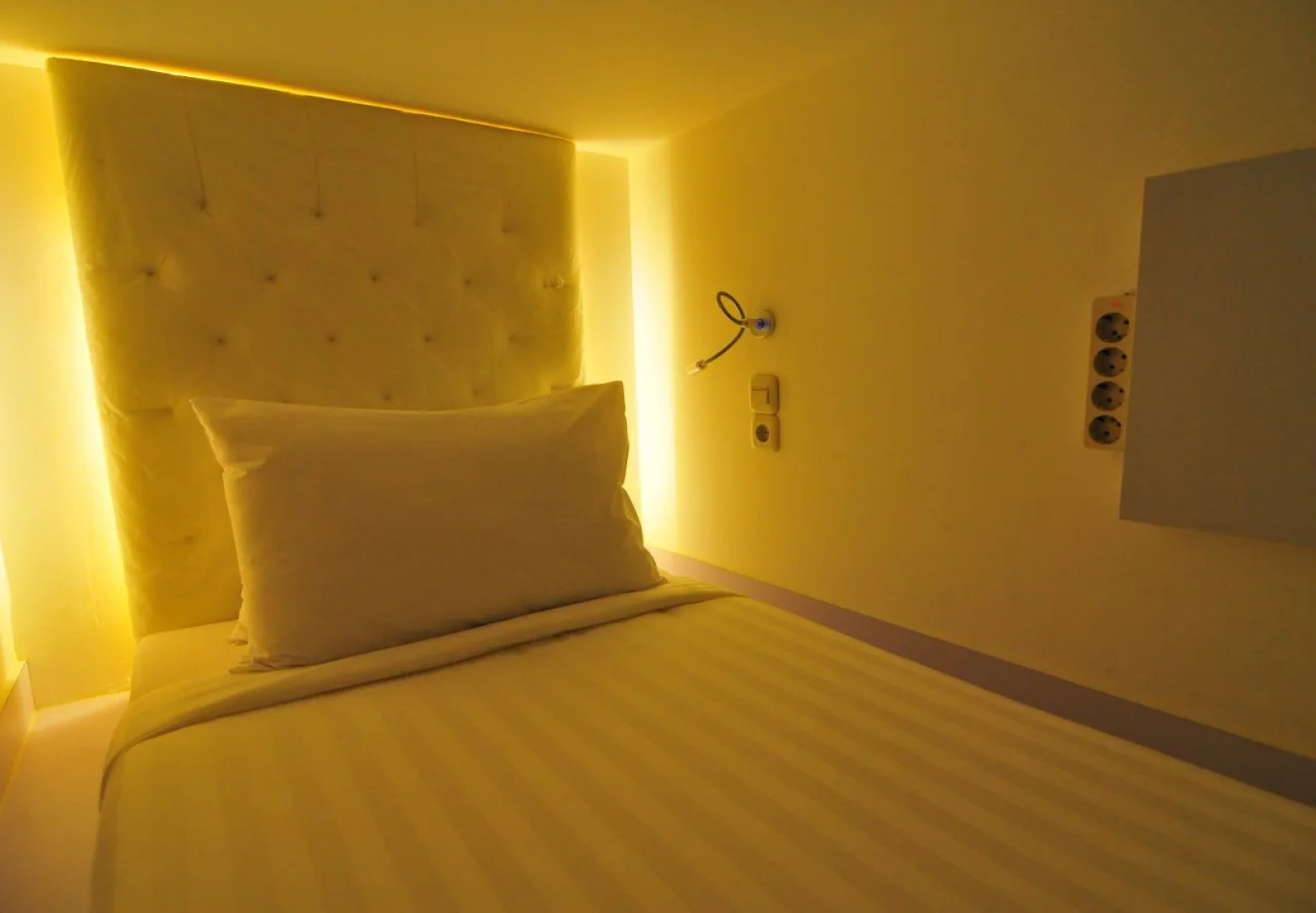 Capsule Hostel Old Batavia