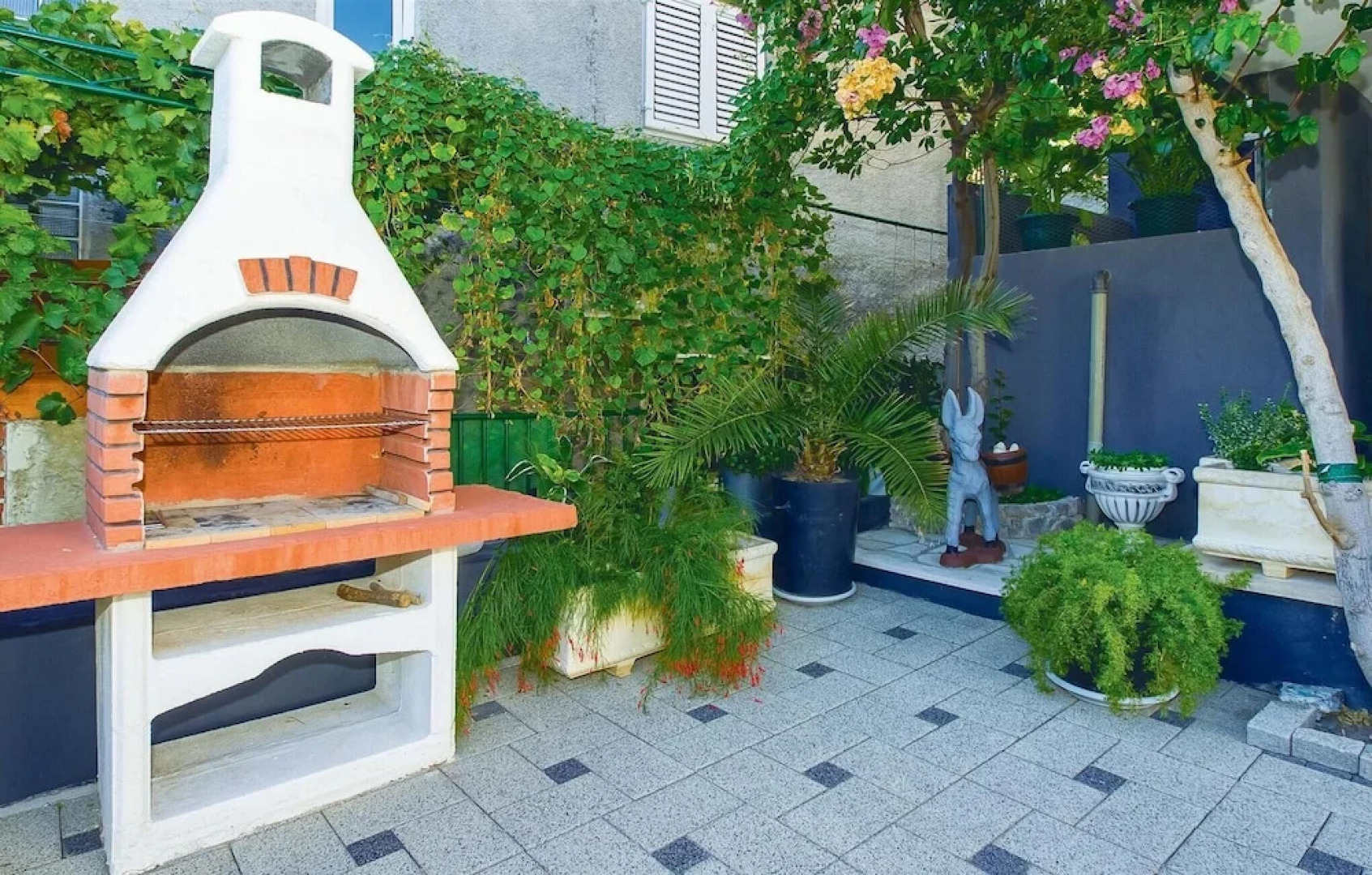 Awesome Home in Dugi Rat With Wifi and 2 Bedrooms