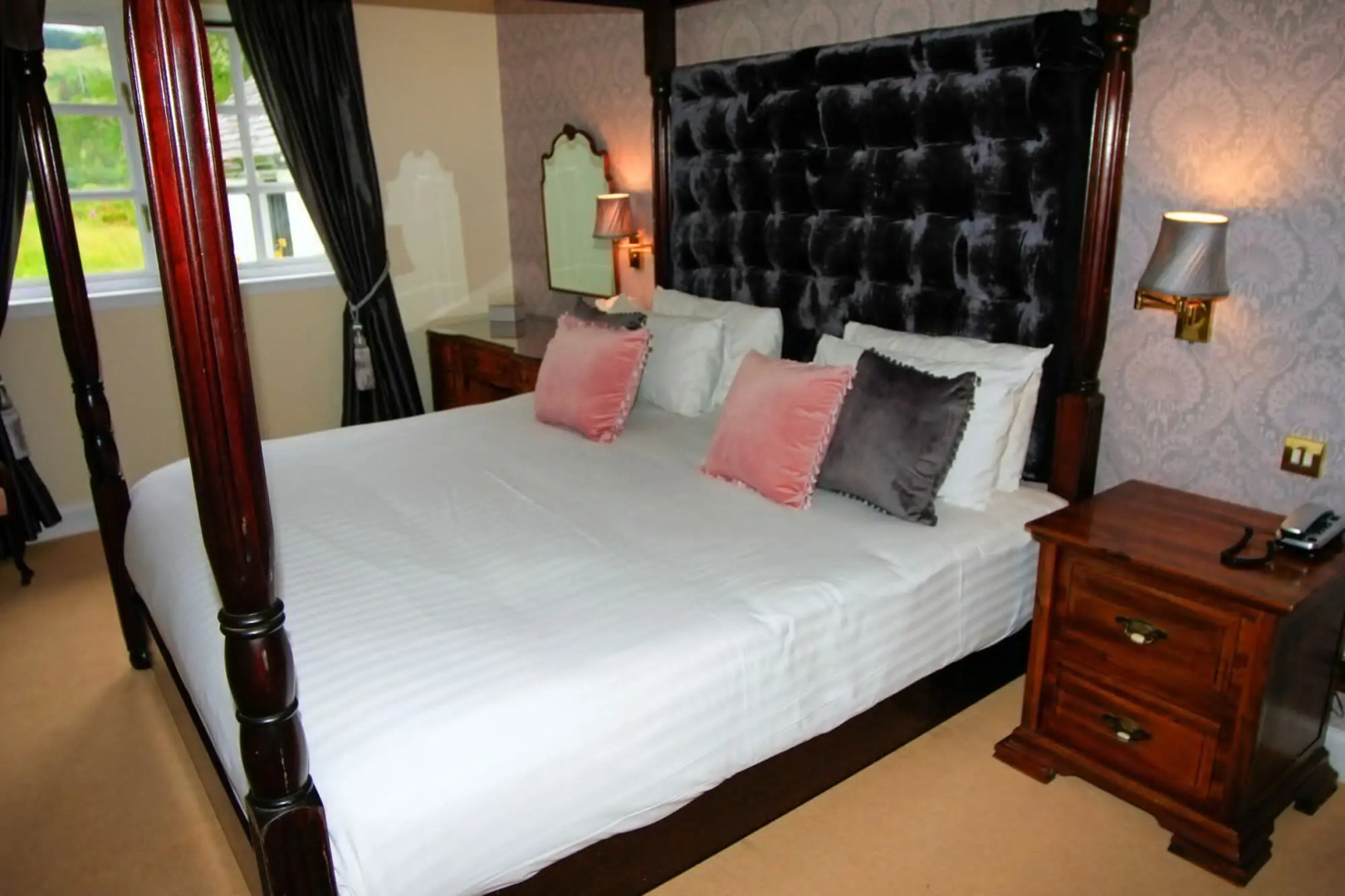 Taychreggan, Signature Collection by Eight Continents