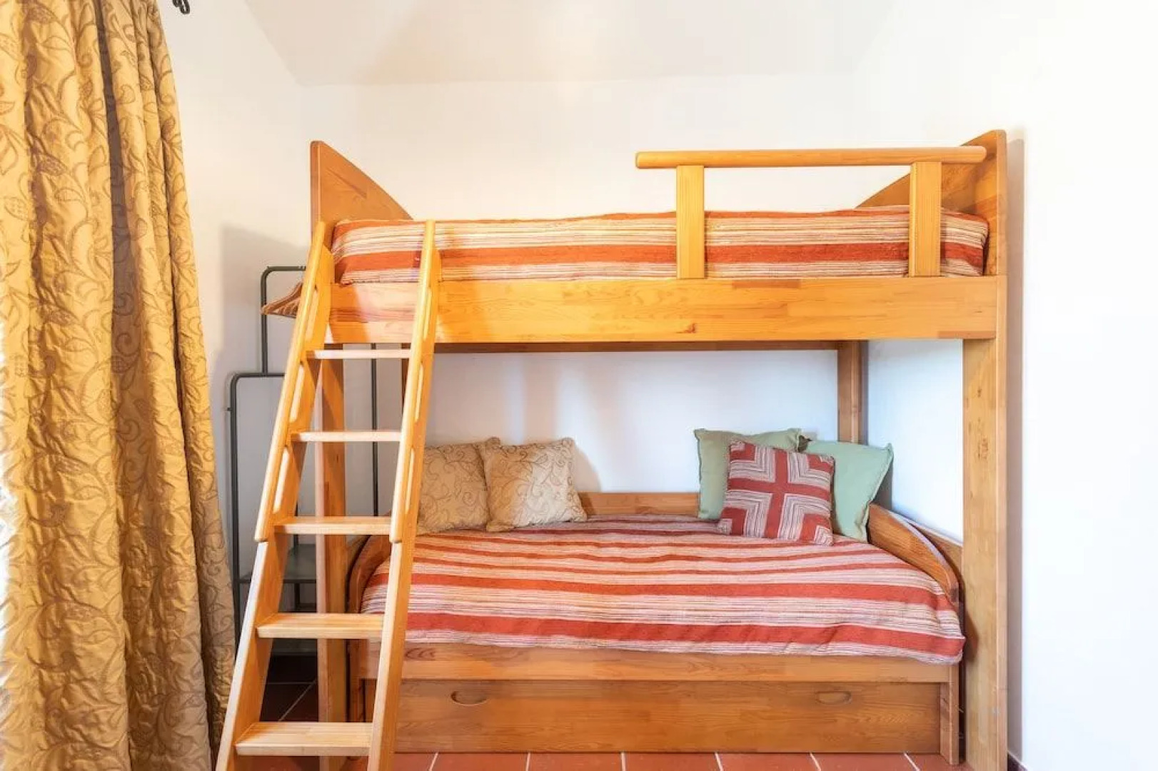 Rosa Estates The Farmhouse & Stables