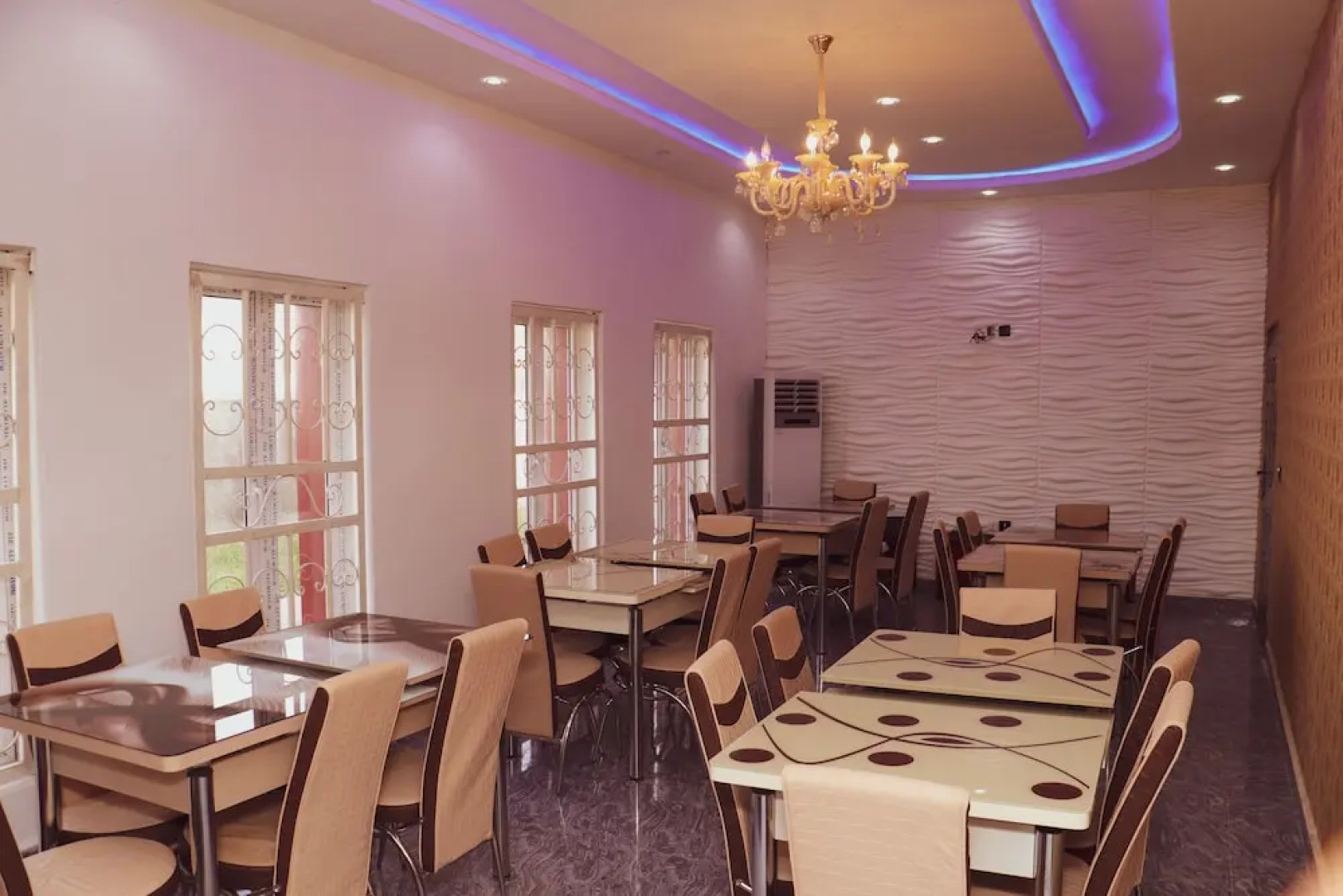 King Daken Diplomatic Suites