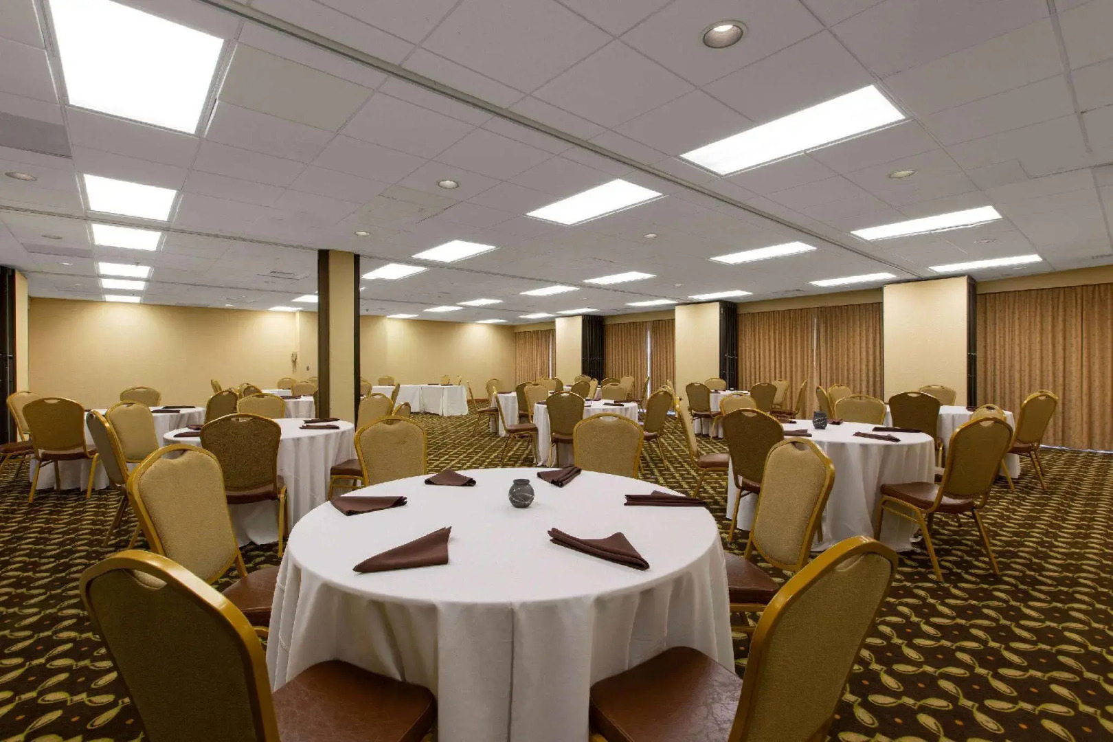 Aksarben Suites, A Trademark Collection Hotel