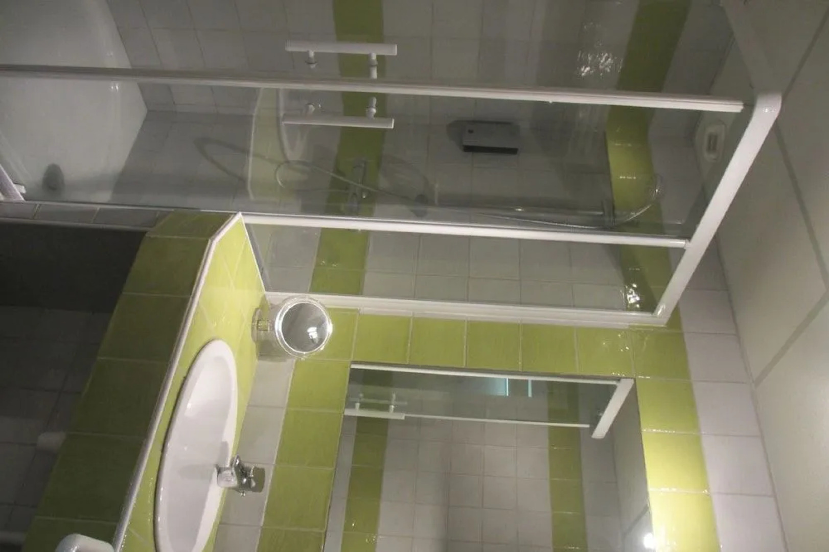 Hôtel-Restaurant La Crèche et sa piscine intérieure - Logis Hôtels