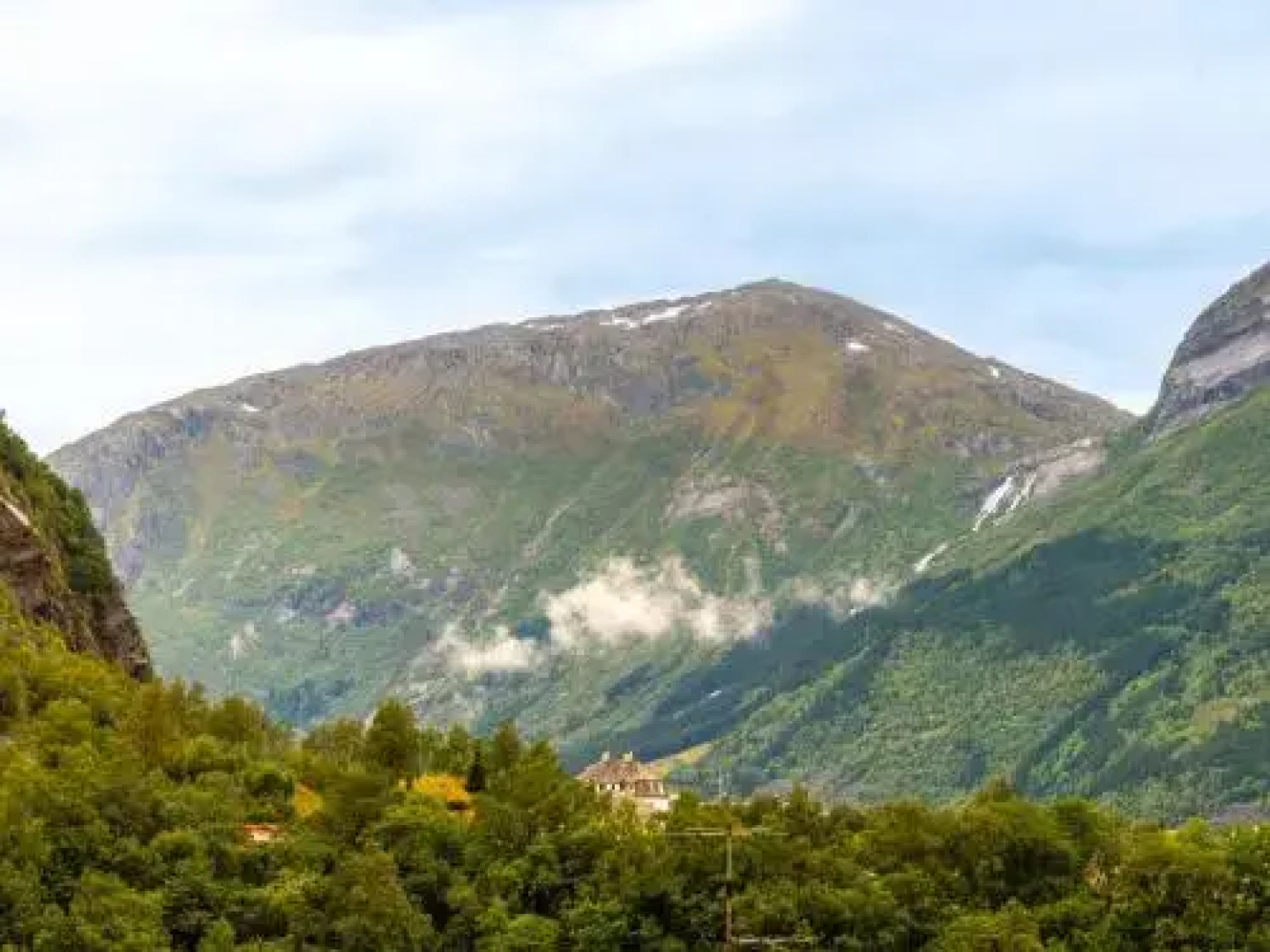 Trolltunga Guesthouse