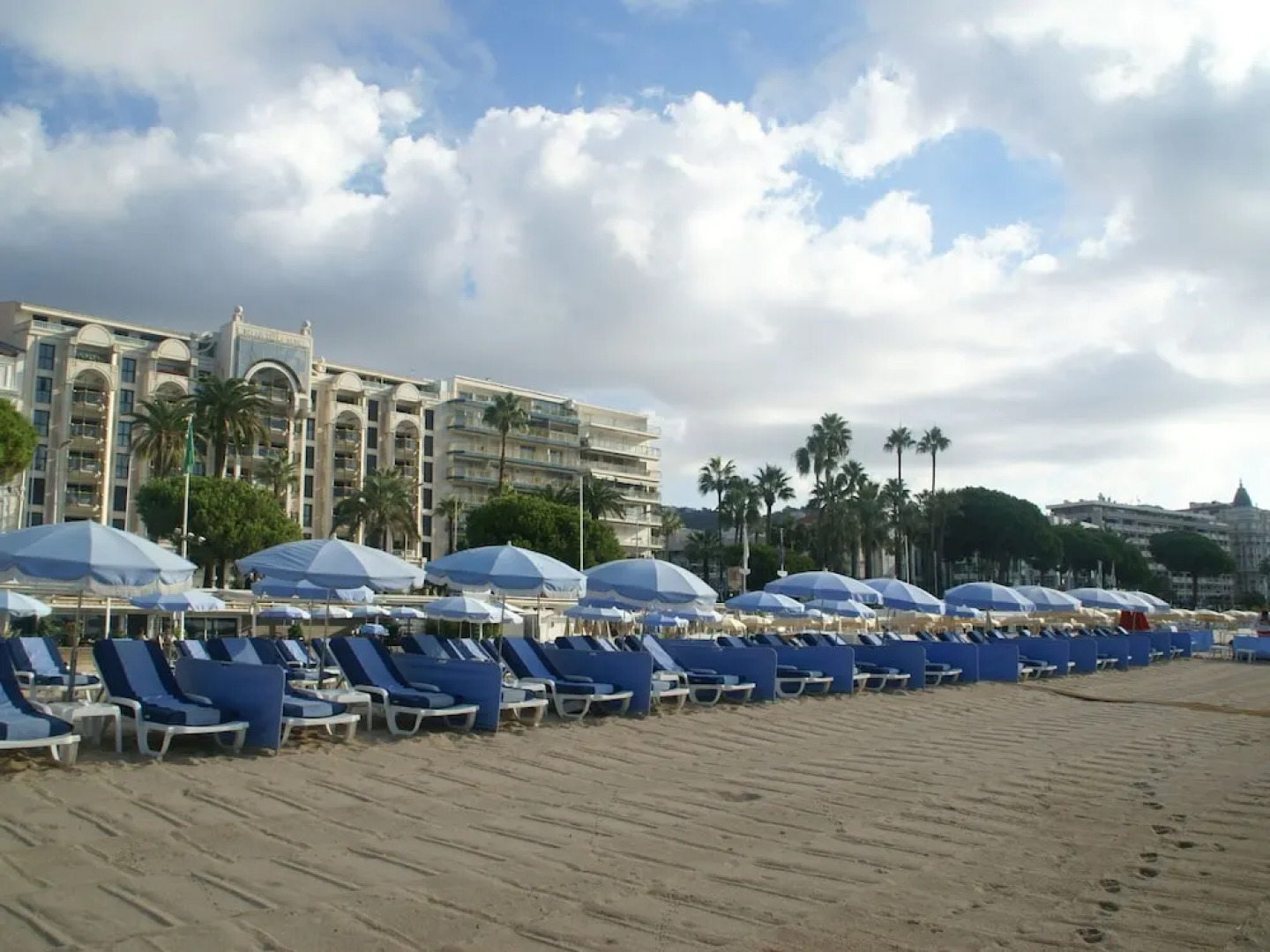 Hilltop Villa in Mandelieu-la-napoule With Sauna & Pool