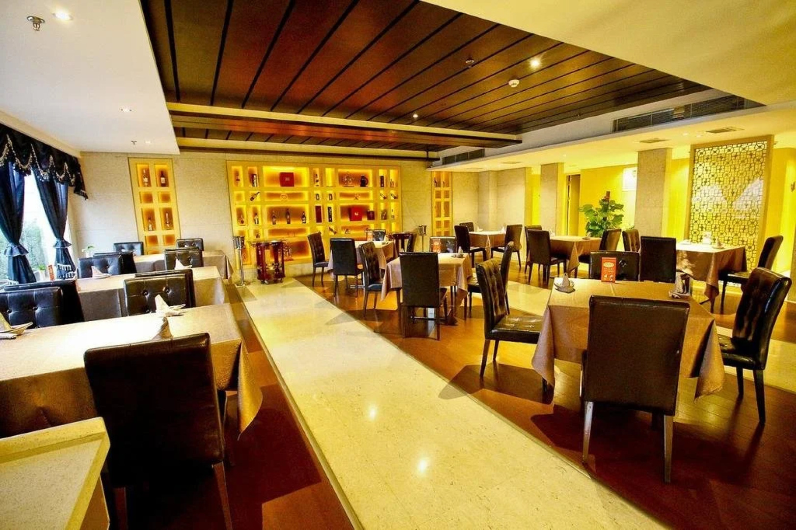 Jialong International Hotel