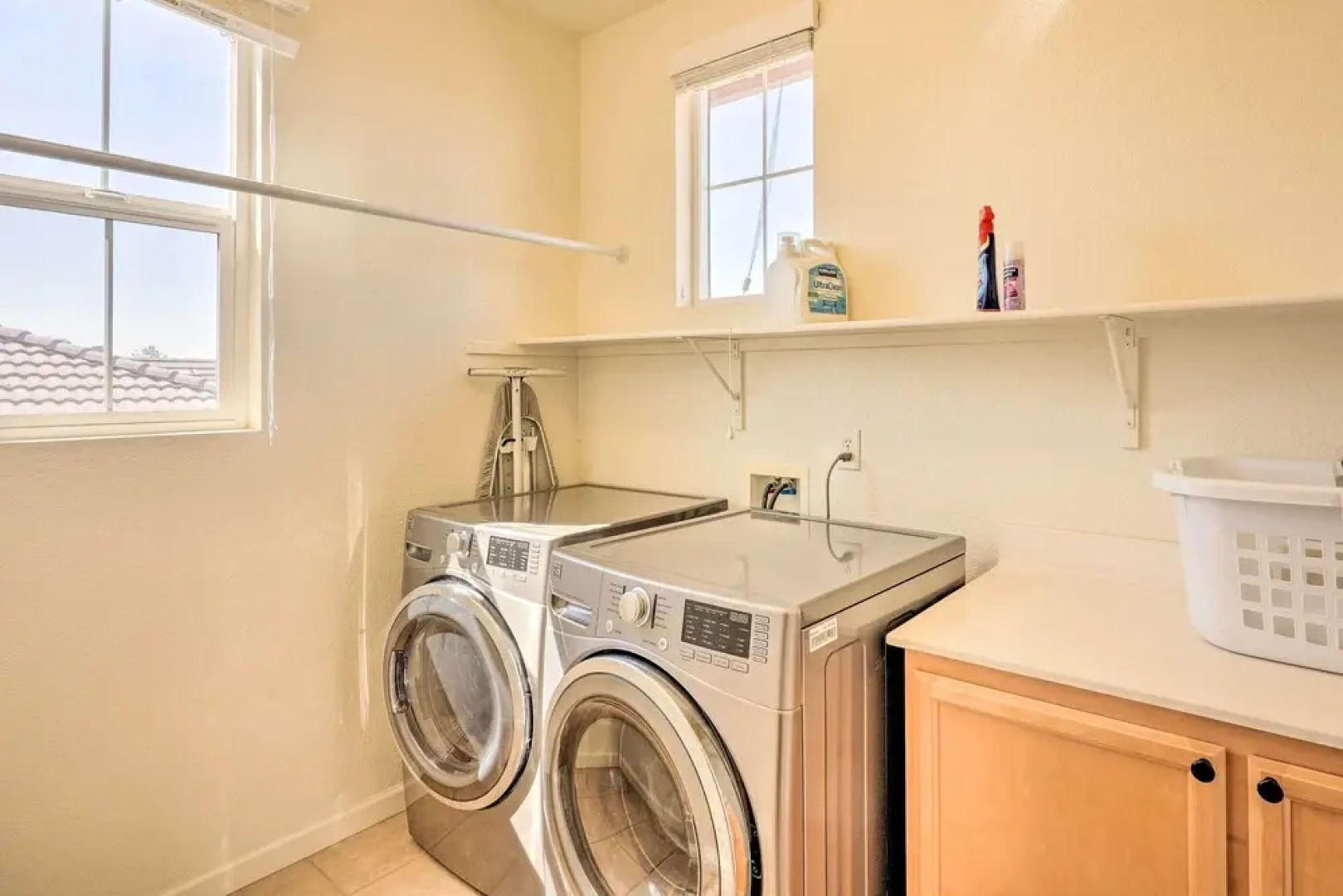 Elk Grove House w/ Grill ~ 3 Mi to Old Town!