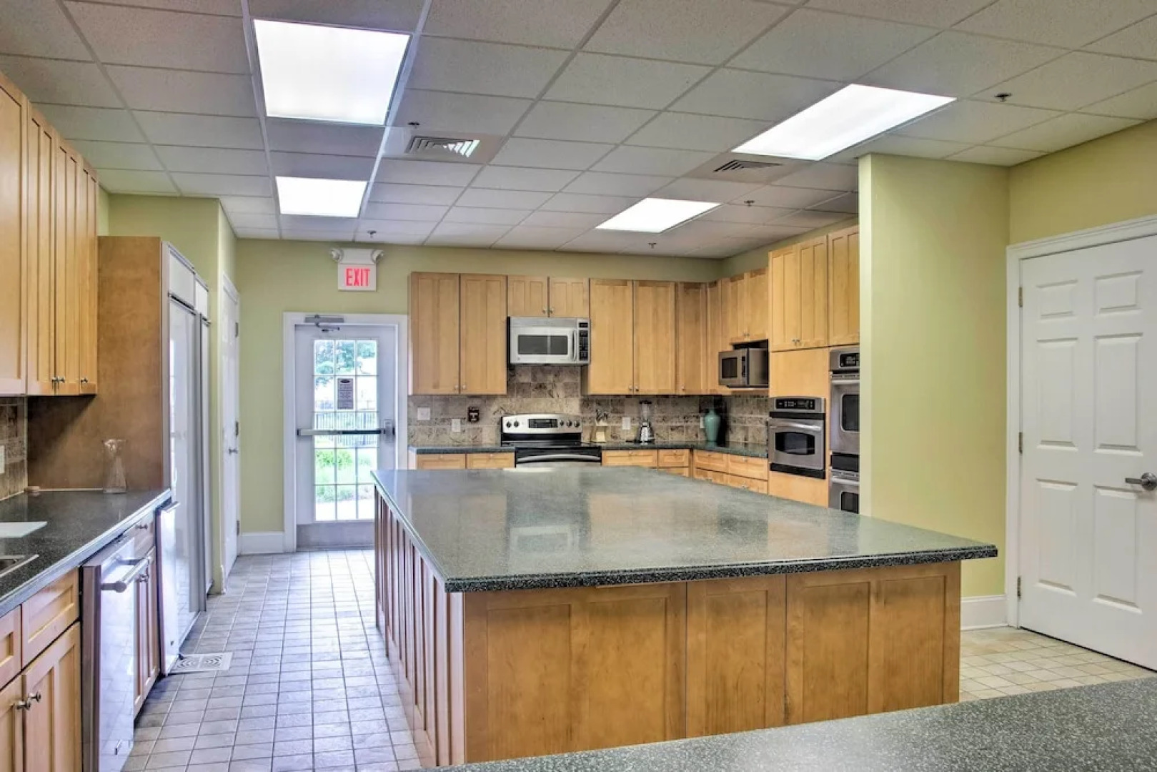 Shared Pool & Bay Access: Ocean View Retreat