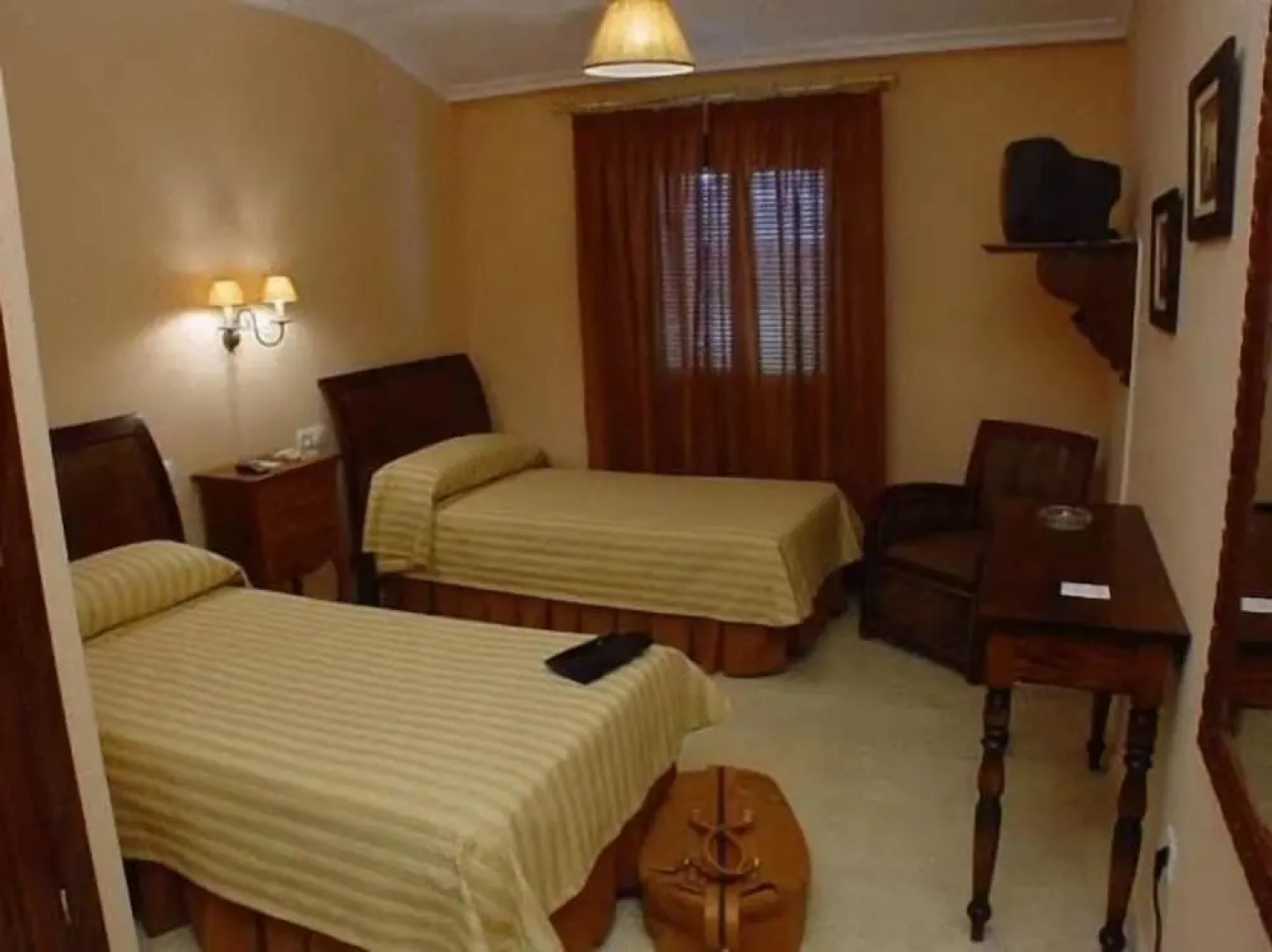 Hostal - Restaurante Emilia