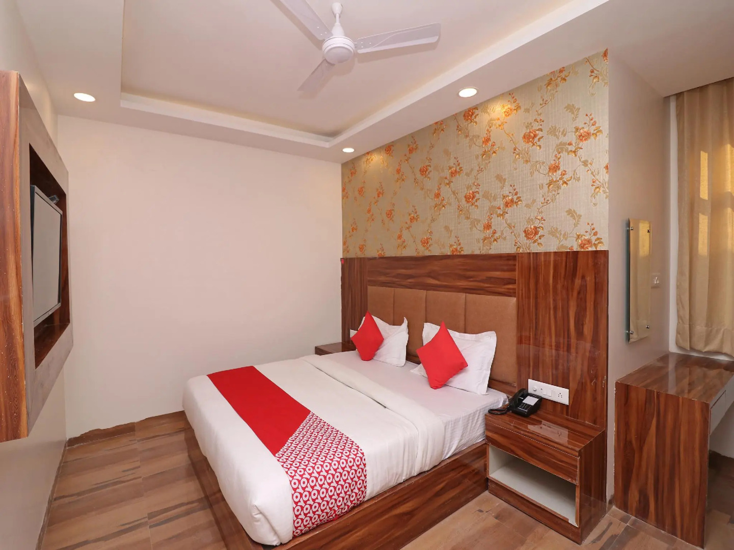 Oyo 27009 Hotel Alovia Delhi