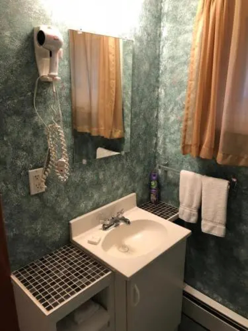 Grady'S West Shore Motel