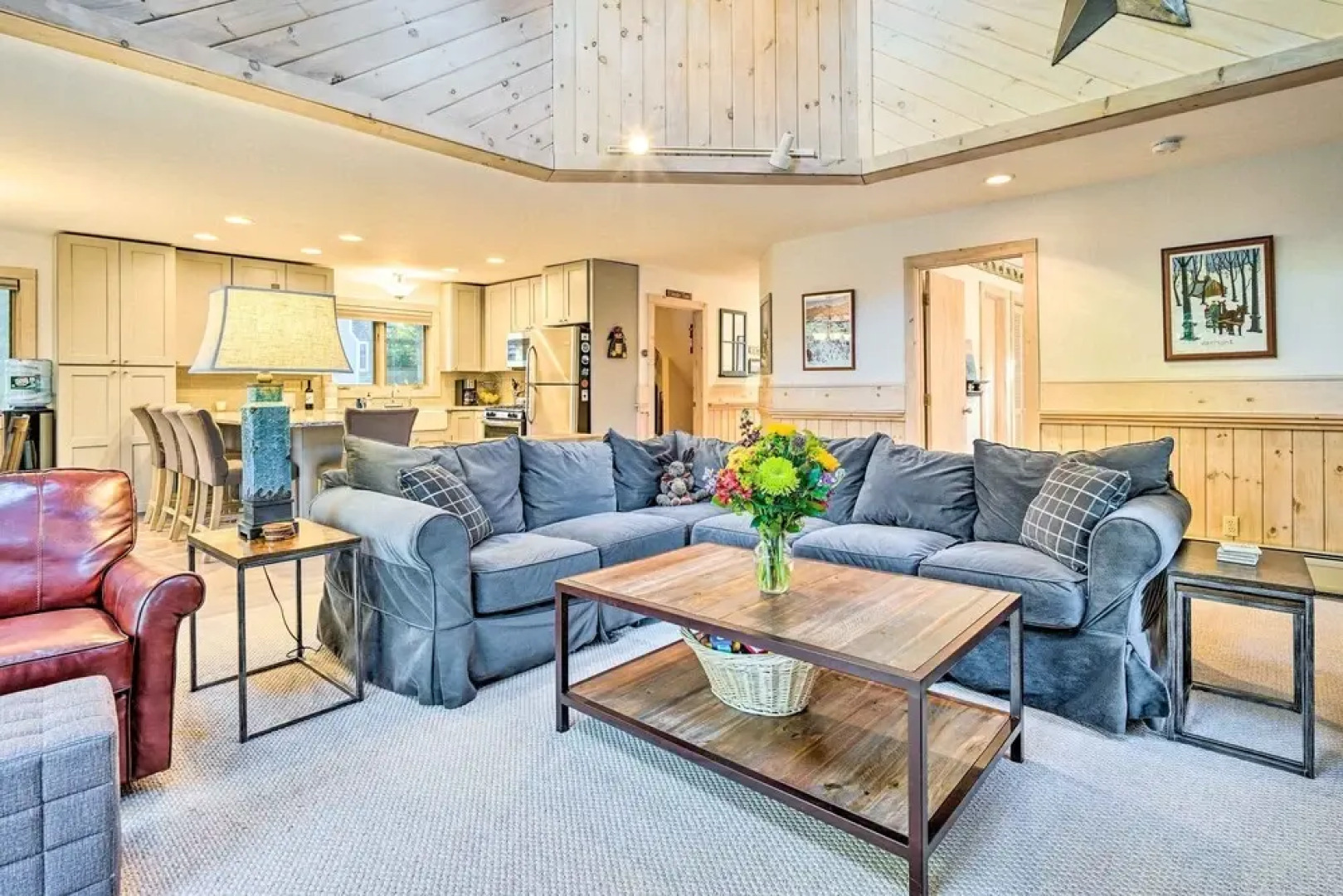 Cozy Getaway: Private Hot Tub, Near Skiing!