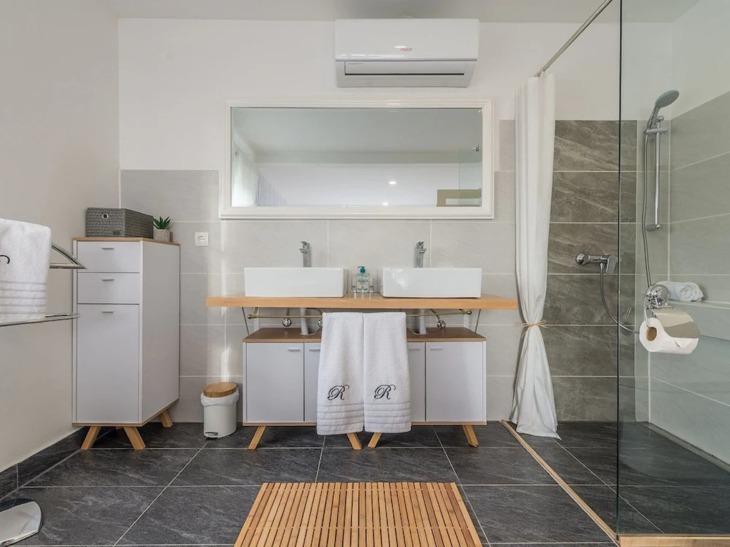 Beautiful Stone Villa With Private Infinity Pool and a Fascinating sea View