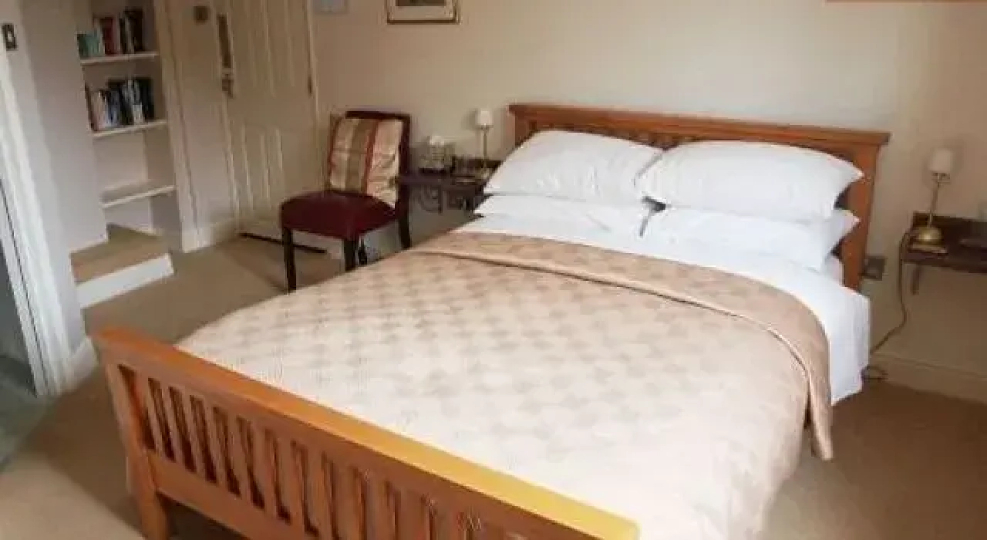 Gate House Bed  Breakfast