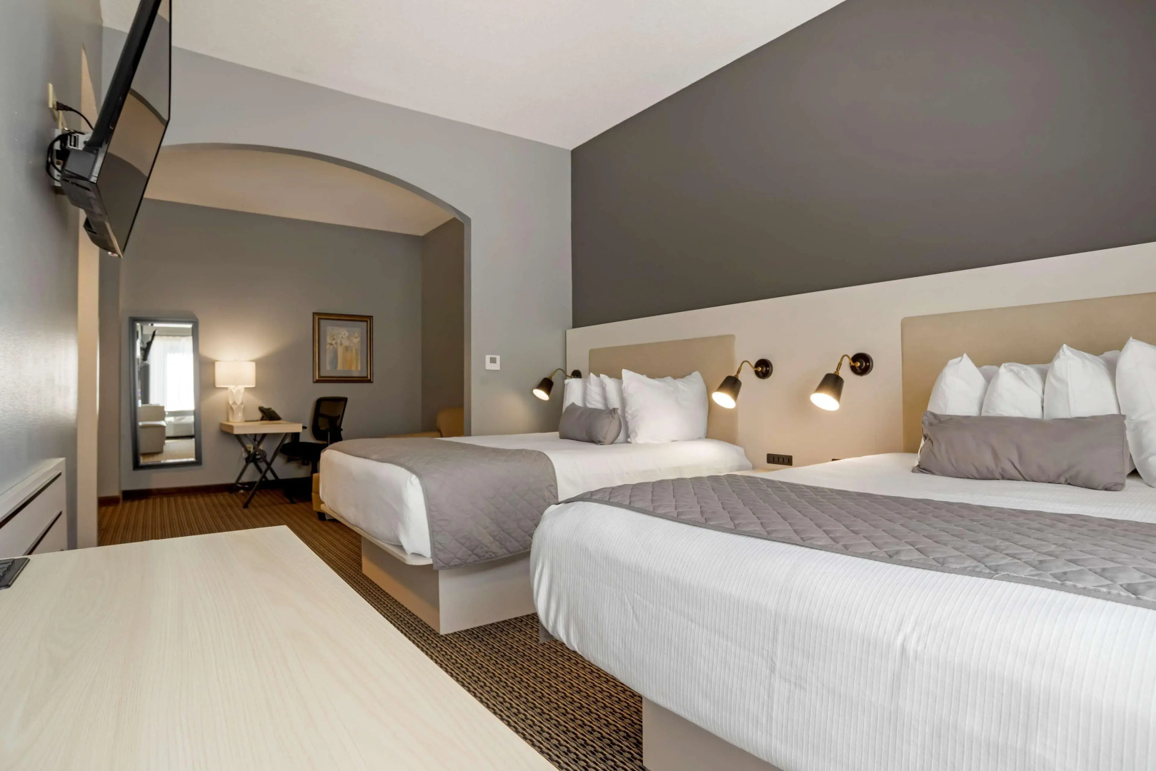 Best Western Plus Two Rivers Hotel & Suites