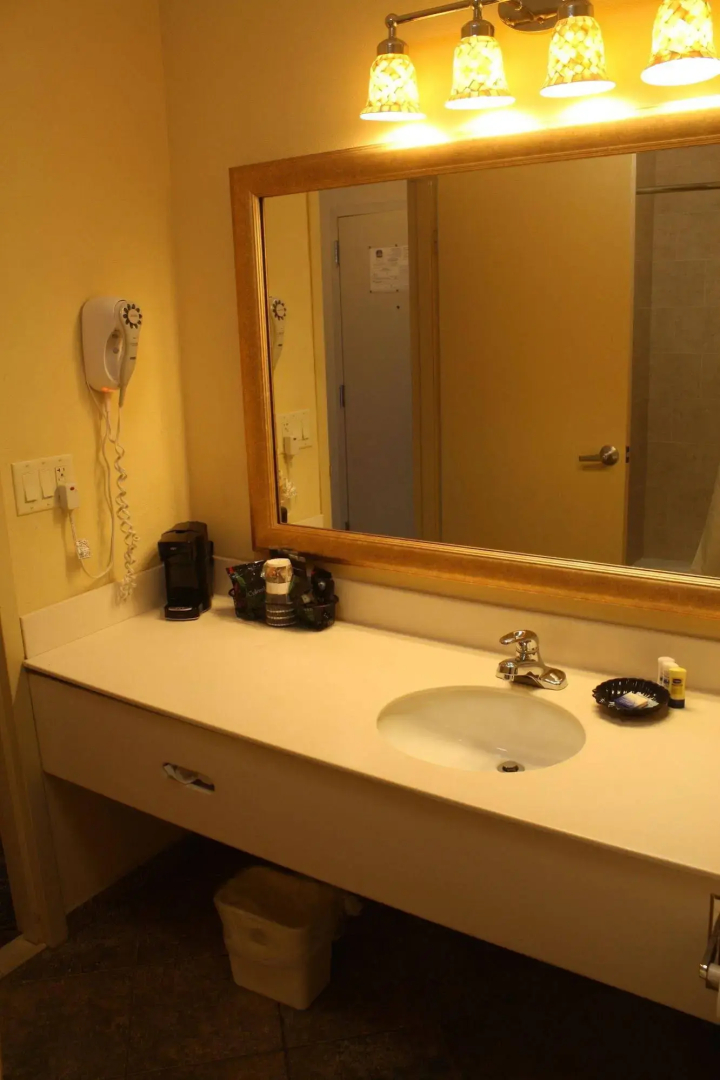 Best Western Plus Inn of Cobleskill