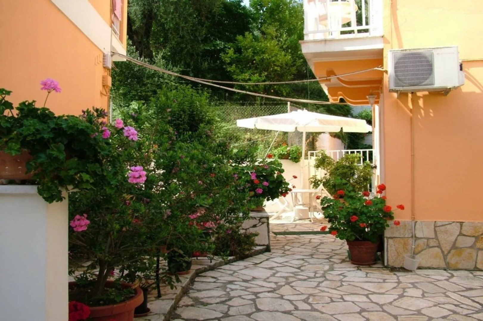 Angelica Apartment Hotel