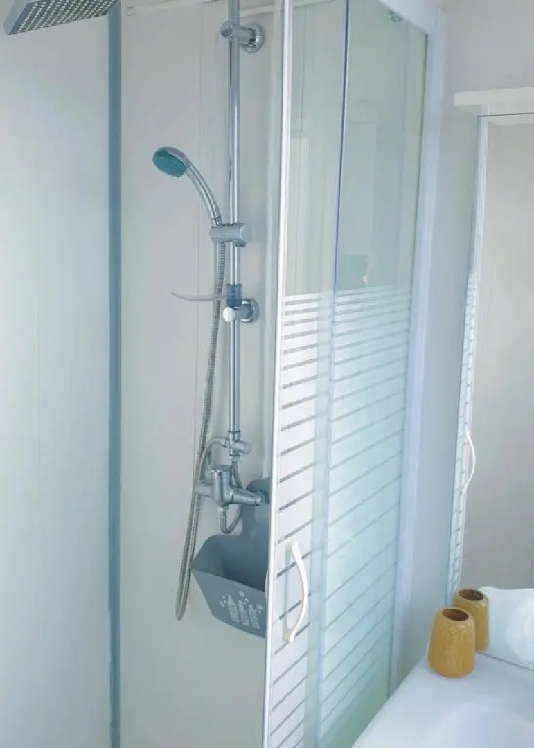 Chambre privée avec clé, WIFI dans appartement (SDB, WC, Cuisine, partagés)