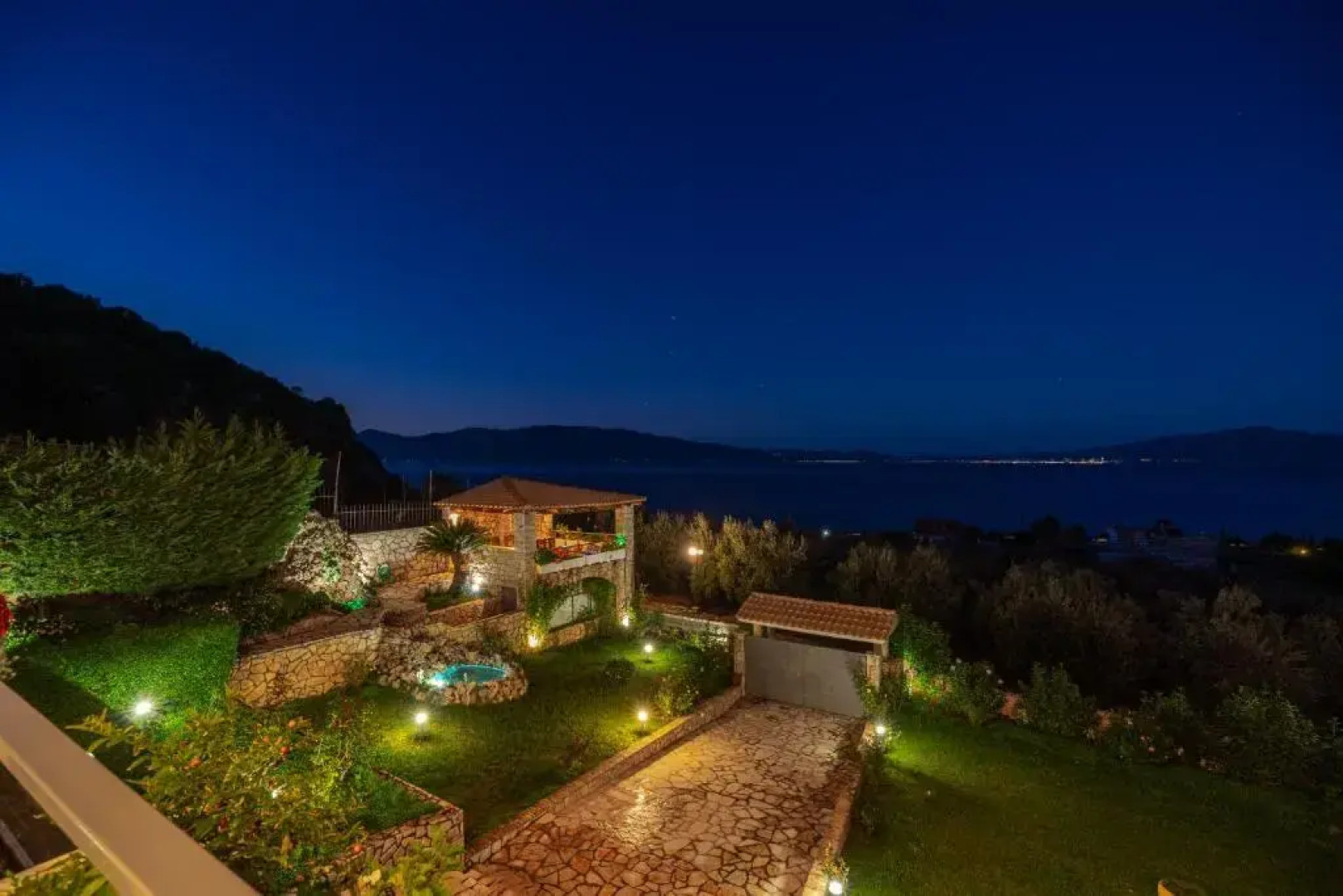 Villa Thea-1 hour and 50 minutes from Athens International Airport