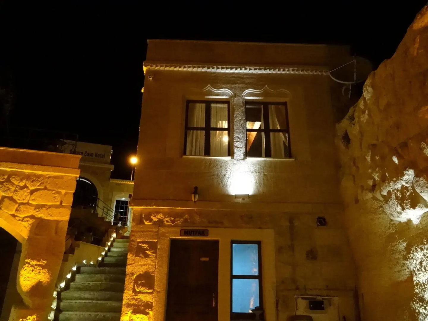 Emit Cave Hotel